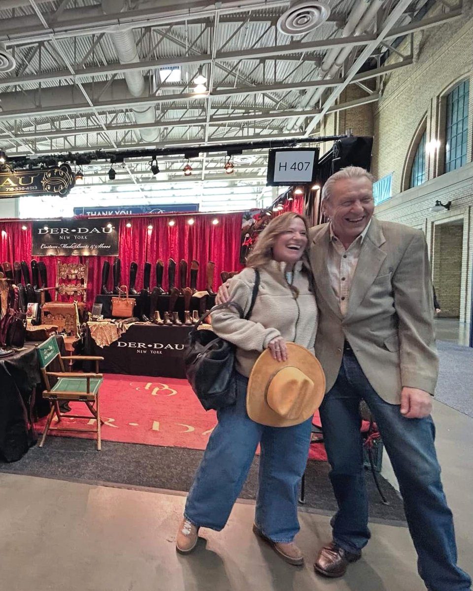 MoVernie's tweet image. Be sure to check out the #SideLaunchBullPenSaloon, with a Yellowstone Food Menu featuring various burgers, fries, wings &amp;amp; how about some Caesars sitting at #DuttonRanch?

A great way to celebrate the epic return of #Yellowstone on @ParamountPlusCA on November 10.

#BrandPartner