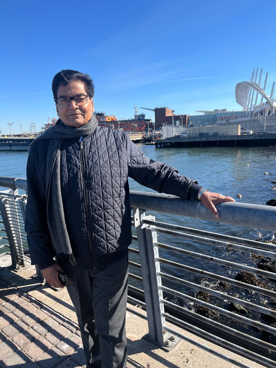 proframgopalya1's tweet image. आज रविवार को न्यू यार्क  में स्टेचू ऑफ़ लिबर्टी पर!