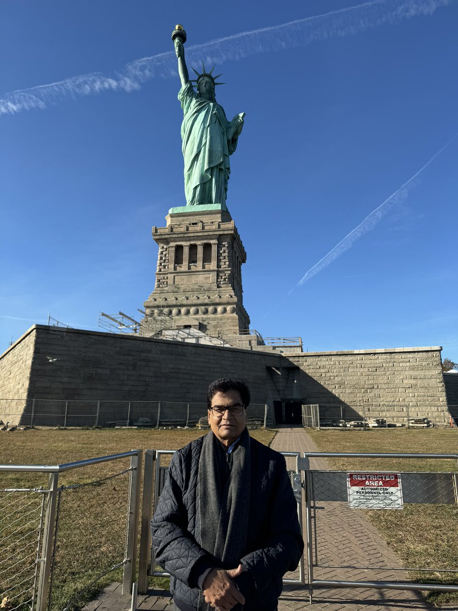 proframgopalya1's tweet image. आज रविवार को न्यू यार्क  में स्टेचू ऑफ़ लिबर्टी पर!