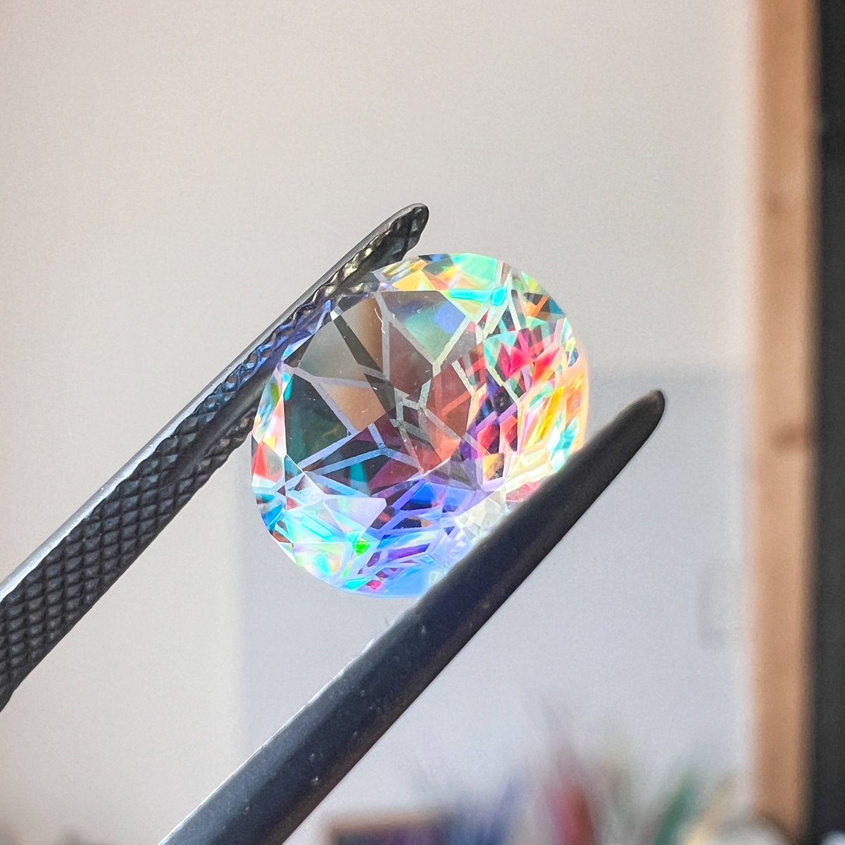 yuia800's tweet photo. 七色の硝子の宝石💎
シミズ貴石様（@shimizu_kiseki ）のオリジナルカット、ダンデライオンカットです✨ https://t.co/0fMo4gBLUg