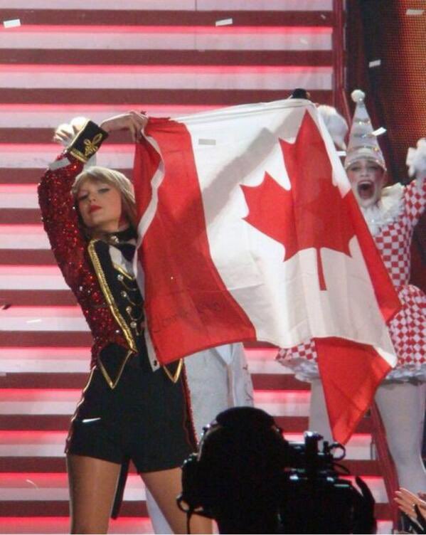 pinkskyswift's tweet image. SHES DEFROSTING #torontoTSTheErasTour @taylornation13