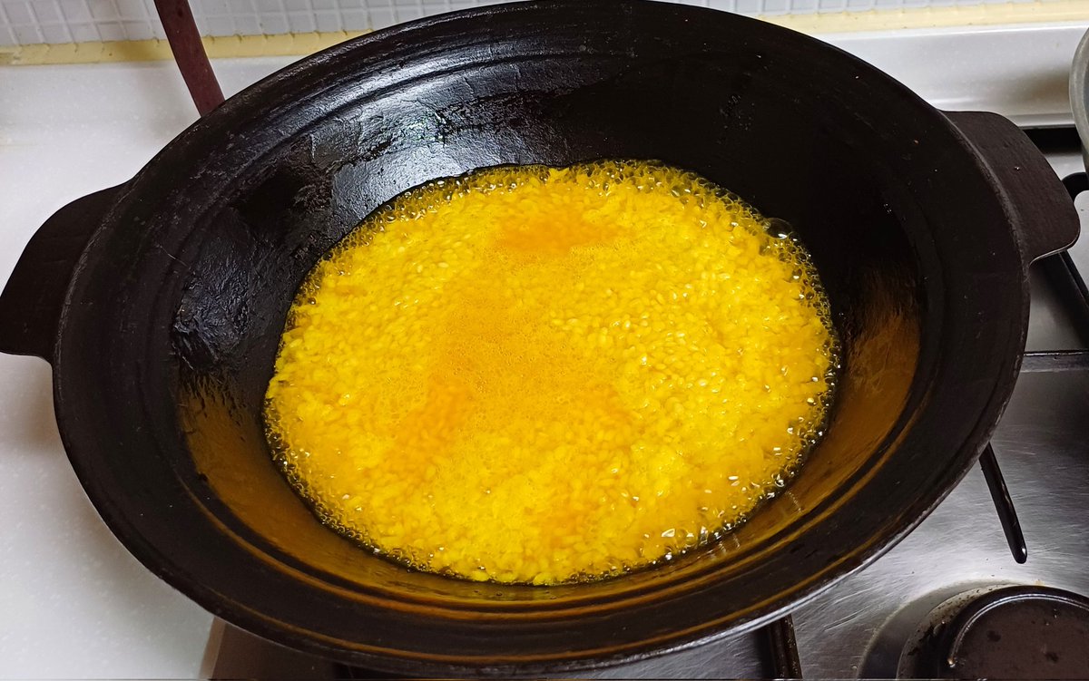 jadesook's tweet photo. 떨어지는 낙엽 아쉬운 마음  단풍색 솥밥을 해봤습니다  단풍잎 데코 산수유 몆알 살포시 않아있어요 https://t.co/NeVW0UTacp