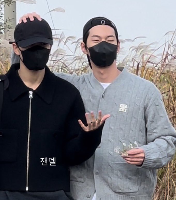 seeeesky's tweet image. เอาช่อใหญ่ๆมาให้น้องไม่ได้เดี๋ยวออกมาจัดช่อใหญ่ให้นะ ฮื่ออ ชีก็รักของชีอะเนาะ