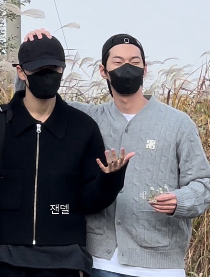 febubery's tweet image. มึงโดยองไปส่งอ้วนเข้ากรม😭😭