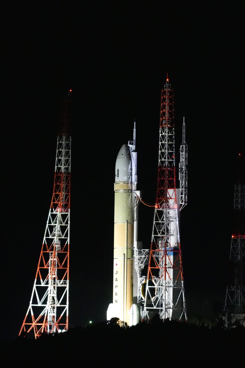 tnsc_JAXA's tweet photo. /／
H3ロケット４号機
機体移動完了！🚀
\＼

本日未明、H3ロケット４号機が大型ロケット組立棟(VAB)を出発し、第2射点(LP2)に無事到着しました✨

#H3ロケット４号機 #H3F4 https://t.co/vBWKFysQqN