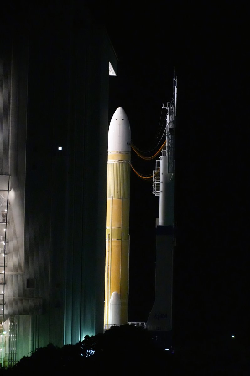 tnsc_JAXA's tweet photo. /／
H3ロケット４号機
機体移動完了！🚀
\＼

本日未明、H3ロケット４号機が大型ロケット組立棟(VAB)を出発し、第2射点(LP2)に無事到着しました✨

#H3ロケット４号機 #H3F4 https://t.co/vBWKFysQqN