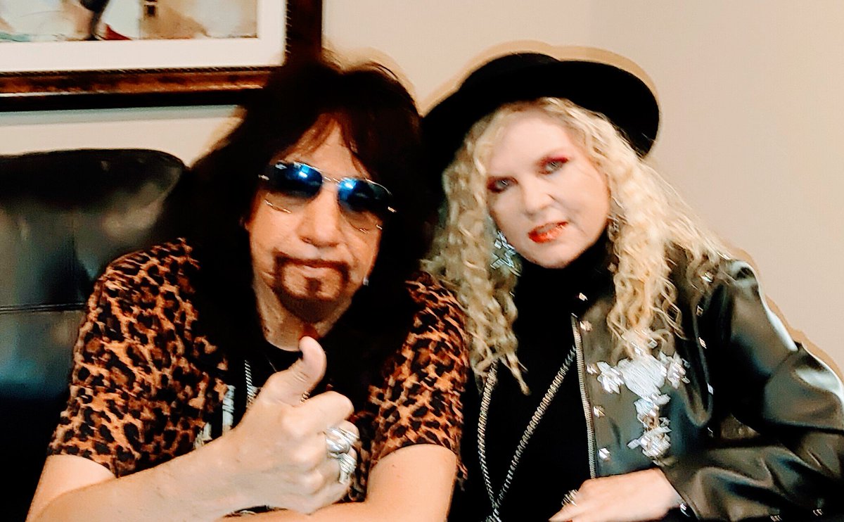 Sally_Steele's tweet photo. Great seeing @Acefrehleyofficial last night! He rocked! @kiss #acefrehley #kiss #sallysteelerocks https://t.co/1l3abW8ixR