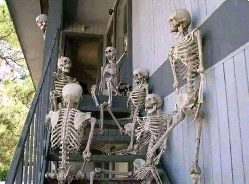 oohafiqah's tweet photo. Me and hybe's staffs are waiting for Sehun's military update: https://t.co/xaAJcwUeDU