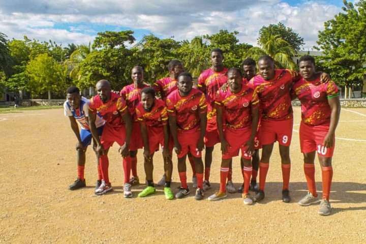 wansedden's tweet photo. Après un score nul, La CARITAS est entrée dans l'histoire de la coupe de la Fraternité. Elle est la 1ère inst. à obtenir un sacre dans le tournoi Saint Charles, organisé par le PAM et l'AJSHA en brisant le rêve de Vétéran FC des Gonaïves dans les séances de tir au but (0-0.  8-7) https://t.co/VZXum30o9G