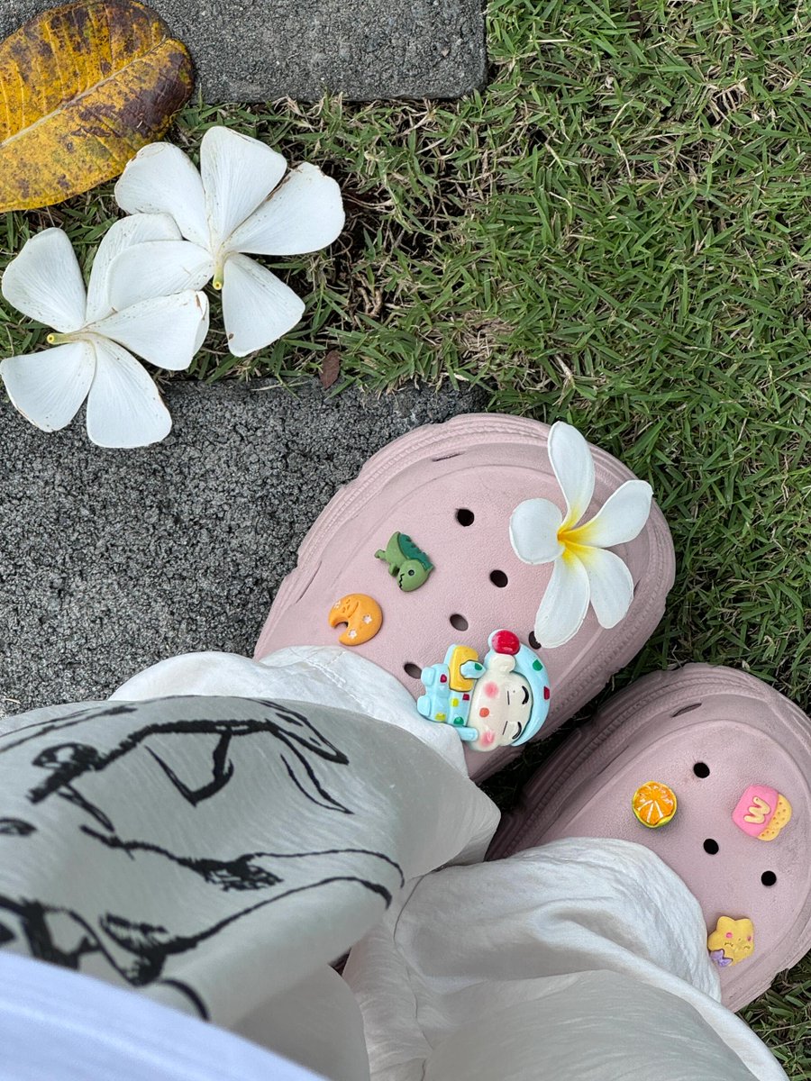 The language of the frangipani is filled with warmth and romance, bringing us gentle touches to the soul. Its fragrance and delicate appearance also make it a symbol of friendship and warm emotions.🌼🌼🌼