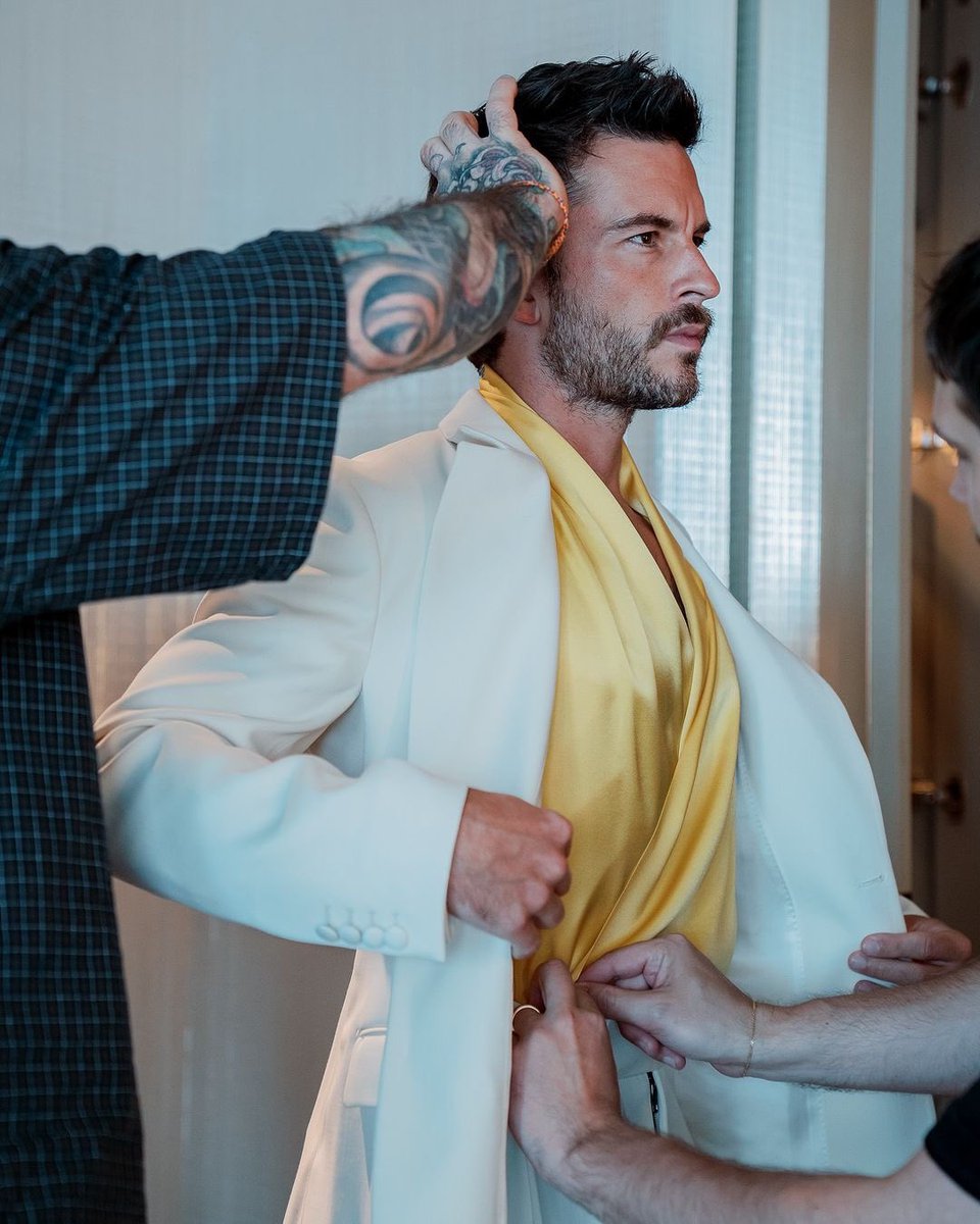 cupidjonny's tweet photo. JONATHAN FUCKING BAILEY https://t.co/Gxmxd1V5rM