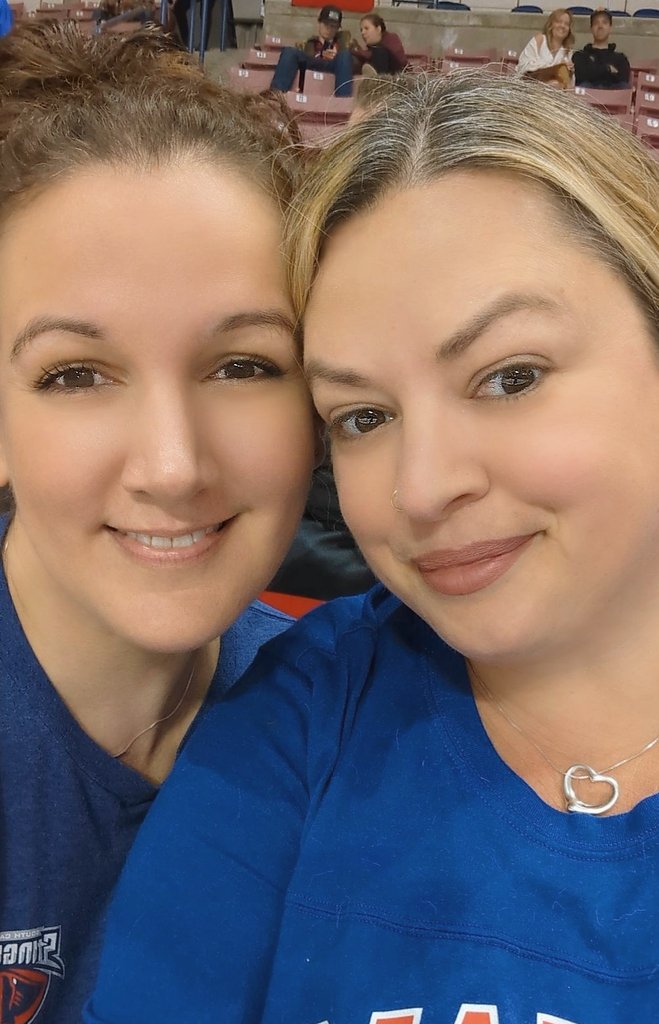 EmmaScott's tweet image. Had the BEST time today watching the #SCStingrays hockey game with my bestie @kelly_ann1369! ❤️💙