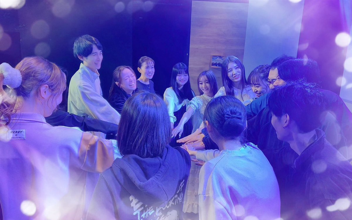 _mii1002's tweet photo. #星レト #シオねむ  🌙*ﾟ 

㊗️  満員御礼 〜！！！ 🎉

５日目！月チーム４公演目！
ご来場ありがとうございました 💕

昨日のゲスト 🤍 沢田美佳さん 🤍

星レトの美佳さんでした ✨
美佳さんとお芝居ご一緒できたの
本当にとっても嬉しかったです ·͜· ❤️

台詞がグサグサと心に刺さってくるの
熱い気持ちになったとても切なかった

美佳さんにはお芝居のこと人生のこと
たくさん学ばせていただいています！

だいすきな星レトさんに出逢えたのも
だいすきなお芝居で舞台に立てるのも

8年前 みかさんと出逢えたから
大切な大切なご縁に大感謝です 。🍀

そして

昨日は地元の名古屋から
高校の同級生が来てくれました！
雫とチェキ撮れて嬉しそうだった 🤭 

そしてそして

遂に本日千秋楽！
月チームラスト1公演！！
満席のお客様と迎えたい ... 🥺💓

終わってしまうのは寂しいけど
最後までみんなと一緒にお芝居できる
しあわせを胸いっぱいに感じて 🫶🏻⸝꙳. ˖

一瞬一瞬も逃さないでっ 💫

🌙 12:00 〜 ／ 🌸 16:30 〜
飛び込みご来場お待ちしております 🐾

アフターイベントはチェキ会 ✌🏼
ありがとうってお顔みて言いたい 🥰

最後までみんなといっしょに
「シオンの！」「ねむるときー！」 

｡ﾟﾟ･｡･ﾟﾟ｡
ﾟ。  感謝の気持ちを込めて 💘
　ﾟ･｡･