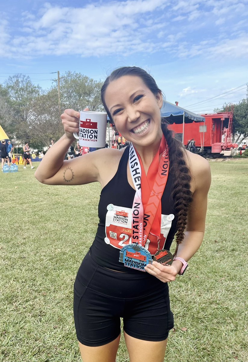 emily_rstack's tweet image. Last minute sign up for a half marathon led to a 2nd place finish in my age group! Always grateful for this body &amp;amp; the running community! Let’s actually train for the next one😅