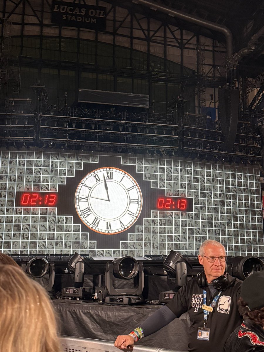 antitheticaleah's tweet image. For the last time in the US, it’s a clock!! #IndyTSTheErasTour @taylornation13 @taylorswift13 #TSTheErasTour