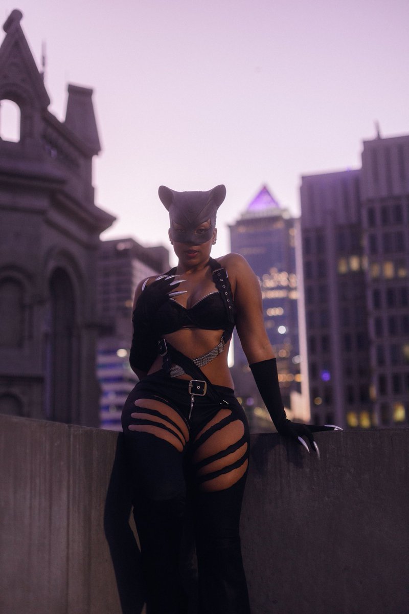 DxDimo's tweet image. catwoman for Halloweekend/Halloween pt. II 🐈‍⬛

tried to do @halleberry proud lol