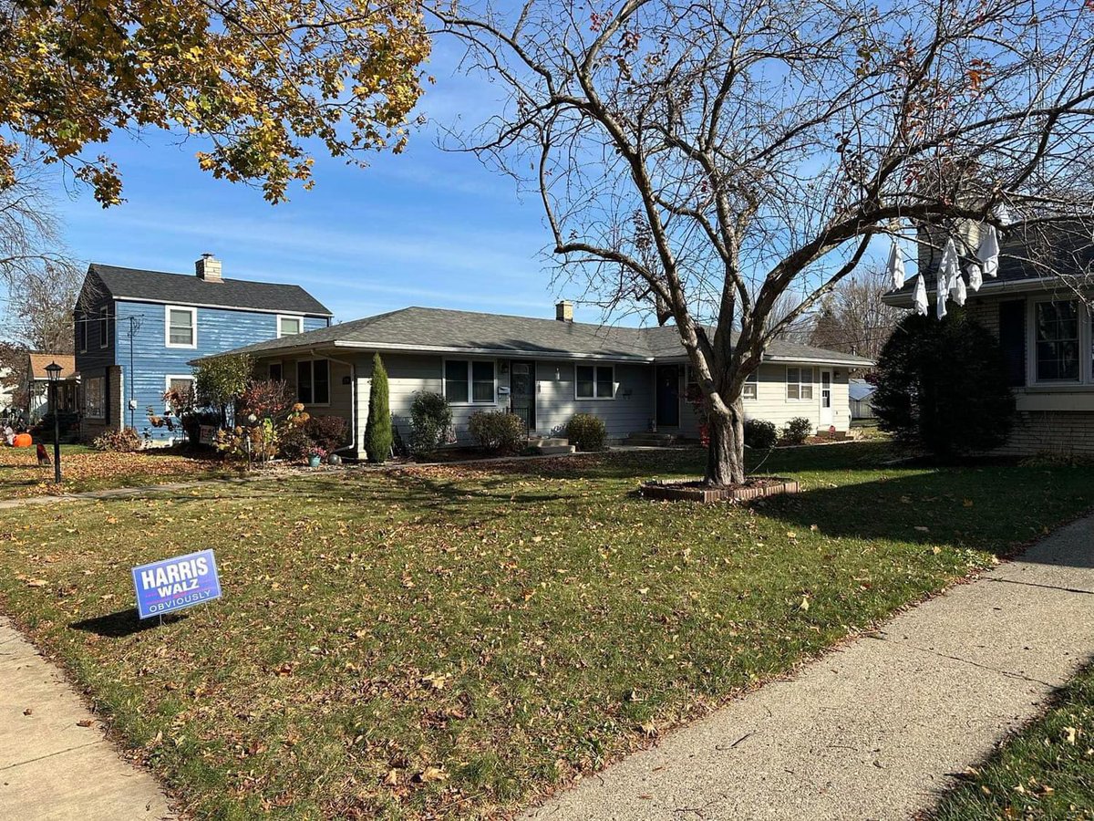 On Nov 2 CAFH volunteer Xiaolin joined Ms Lin who drove to Wisconsin suburbs from Chicago in the past a few weekends canvassing for #HarrisWalz. They Canvassed in Burlington town in the morning, and knocked on doors in Waterford in the afternoon. There were less #HarrisWalz2024