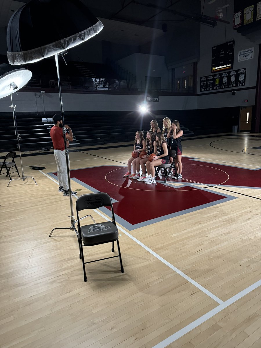CoachKeyes43's tweet photo. Lady Knights Media Day- behind the scenes. Fun Day! 🏀🏀🏀🏀
#LadyKnightsBasketball https://t.co/mlUcZRg67X