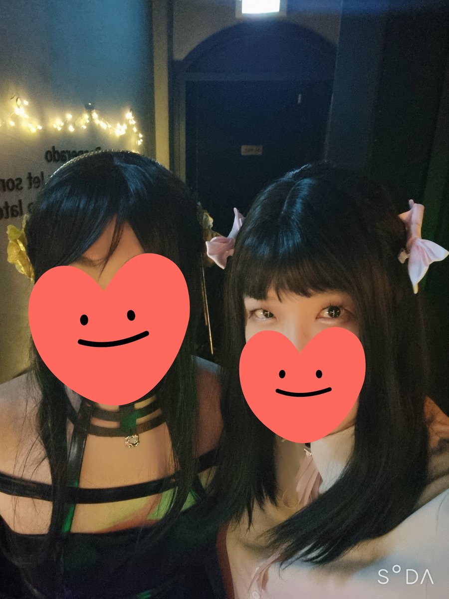 롤은 오래 봐왔지만 롤드컵 결승을 업하고 모든이들과 함께 보는건 새로운 경험이군요 혼자보는거 보다 훨씬 재미있었어요!! 다음에도 이런 이벤트? 함께하면 더 좋을거 같아요

그 와중에 처음 업해본 우리 A.K.A 배추쟝과 한컷 요르가 넘모 잘 어울려..😆😘