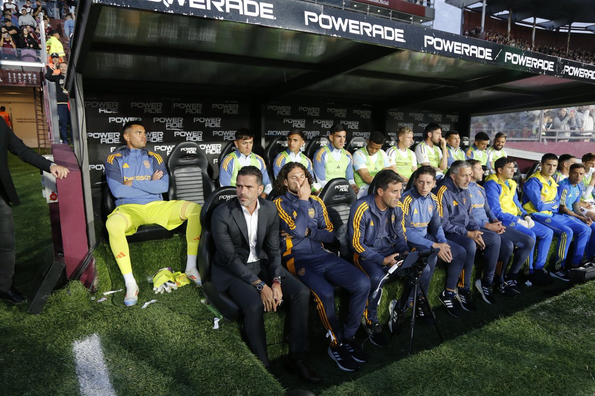 El banco de suplentes de Boca en Lanús.