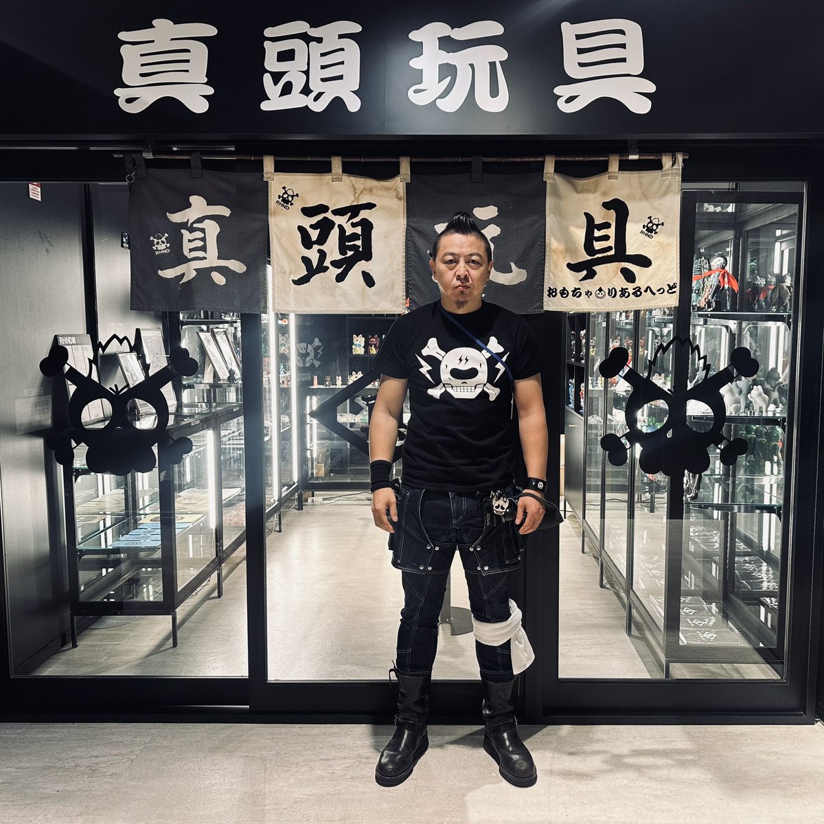 ★イベント情報★【RHND展 復活!初代真頭玩具】本日11/4(月・祝)はイベント最終日の為、当日券の販売はお一人様一枚までとさせていただきます。前売り券をお持ちの方は、当日券の購入をご遠慮下さい。
※残り僅かの為、売り切れ次第終了致します。
#ソフビ #リアルヘッド #rhnd #realhead #真頭玩具