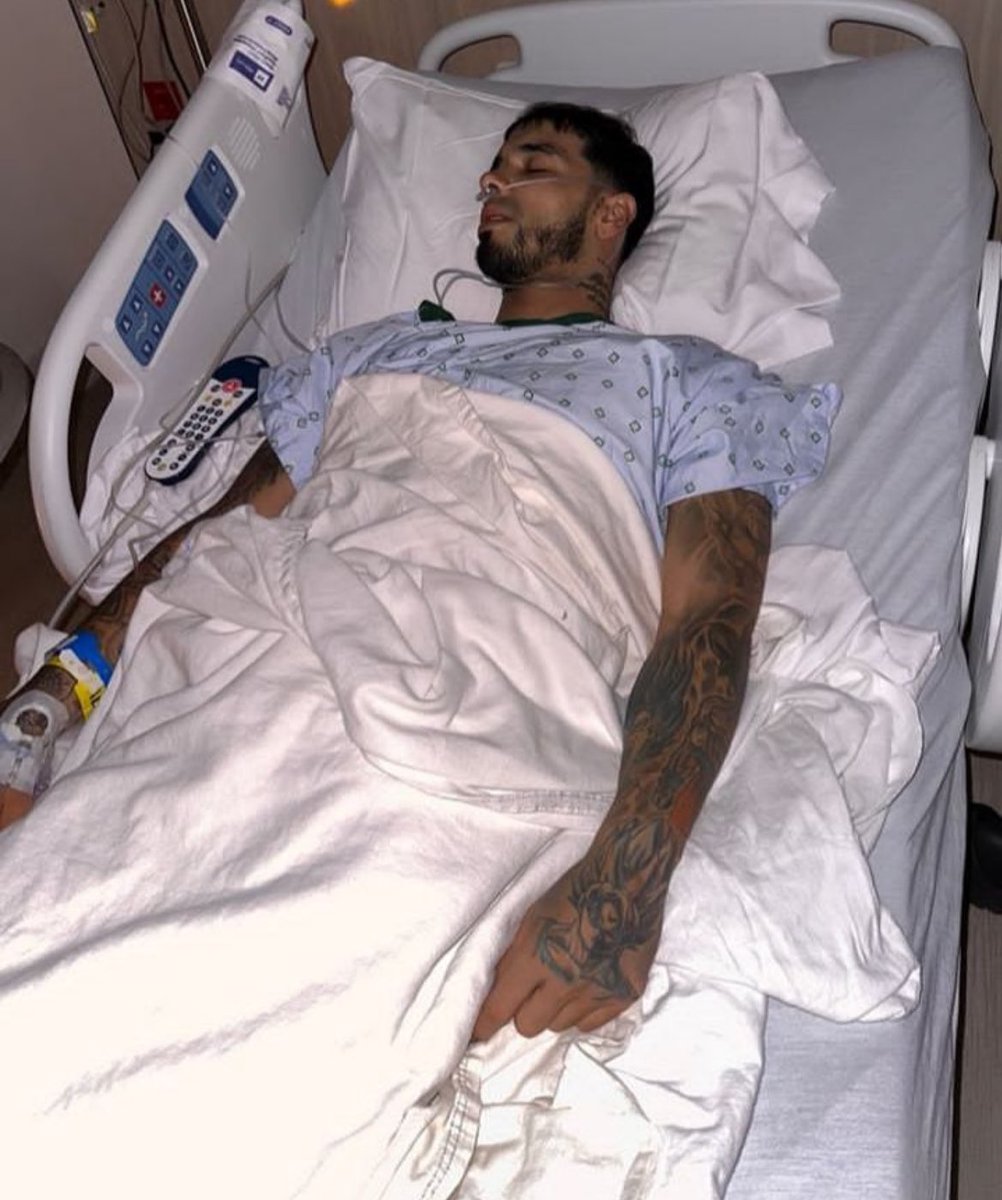 soficazenavee's tweet photo. Anuel cuando no tiene que dar un show / anuel cuando tiene q dar un show https://t.co/GSCyHw9za0