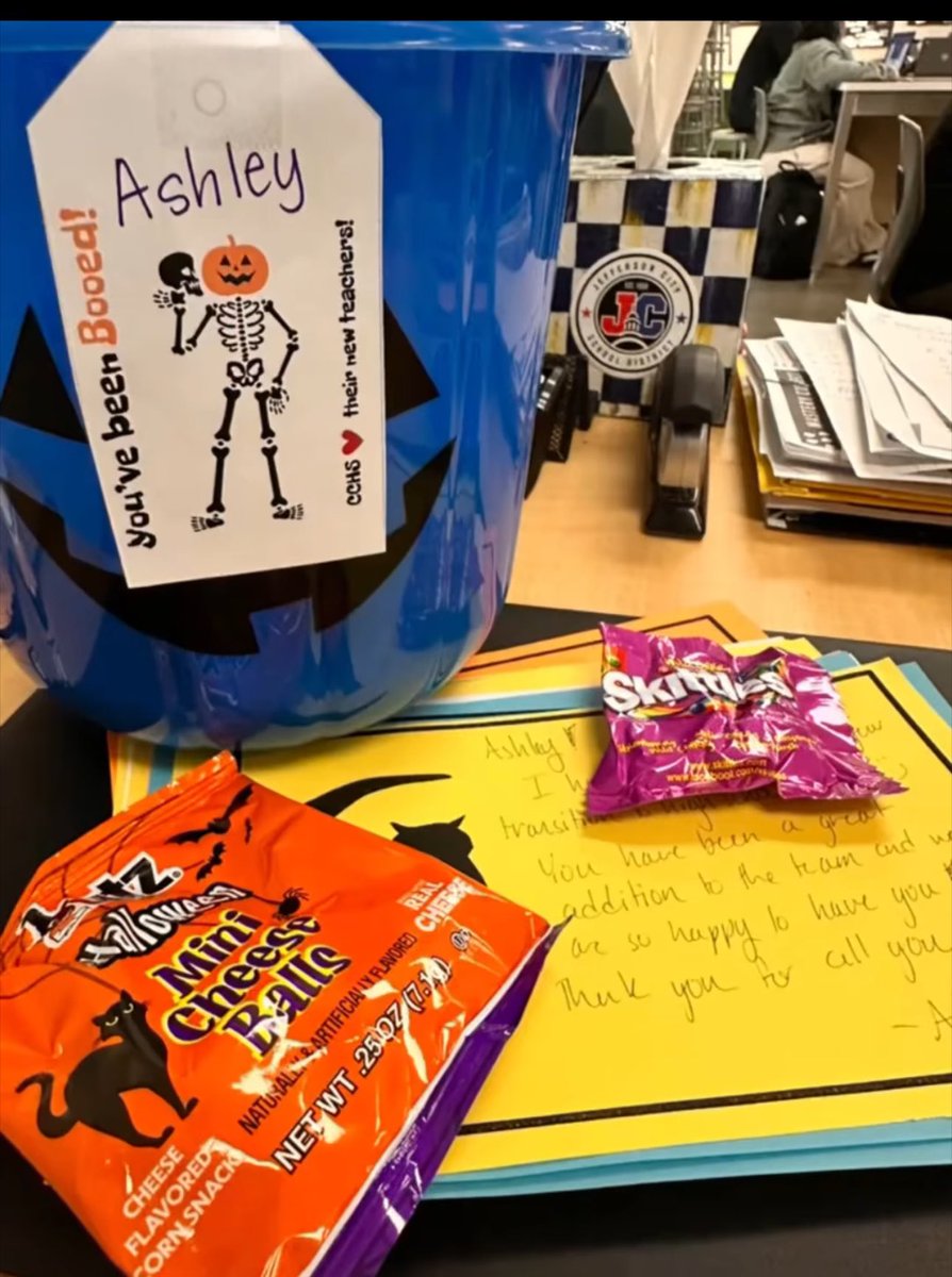 BethHouf's tweet image. A5: Our amazing instructional coach and associate principal put these together last week for new staff. Treats but also notes of appreciation from veteran staff.  #VAESPchat