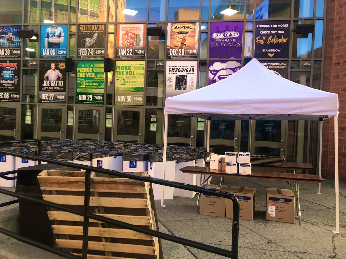 kevinfitz1's tweet photo. Living that battleground state life #Election2024 #Pennsylvania #pennsylvaniavotes #BattlegroundState #ReadingPA https://t.co/nZ4EZ5AizJ