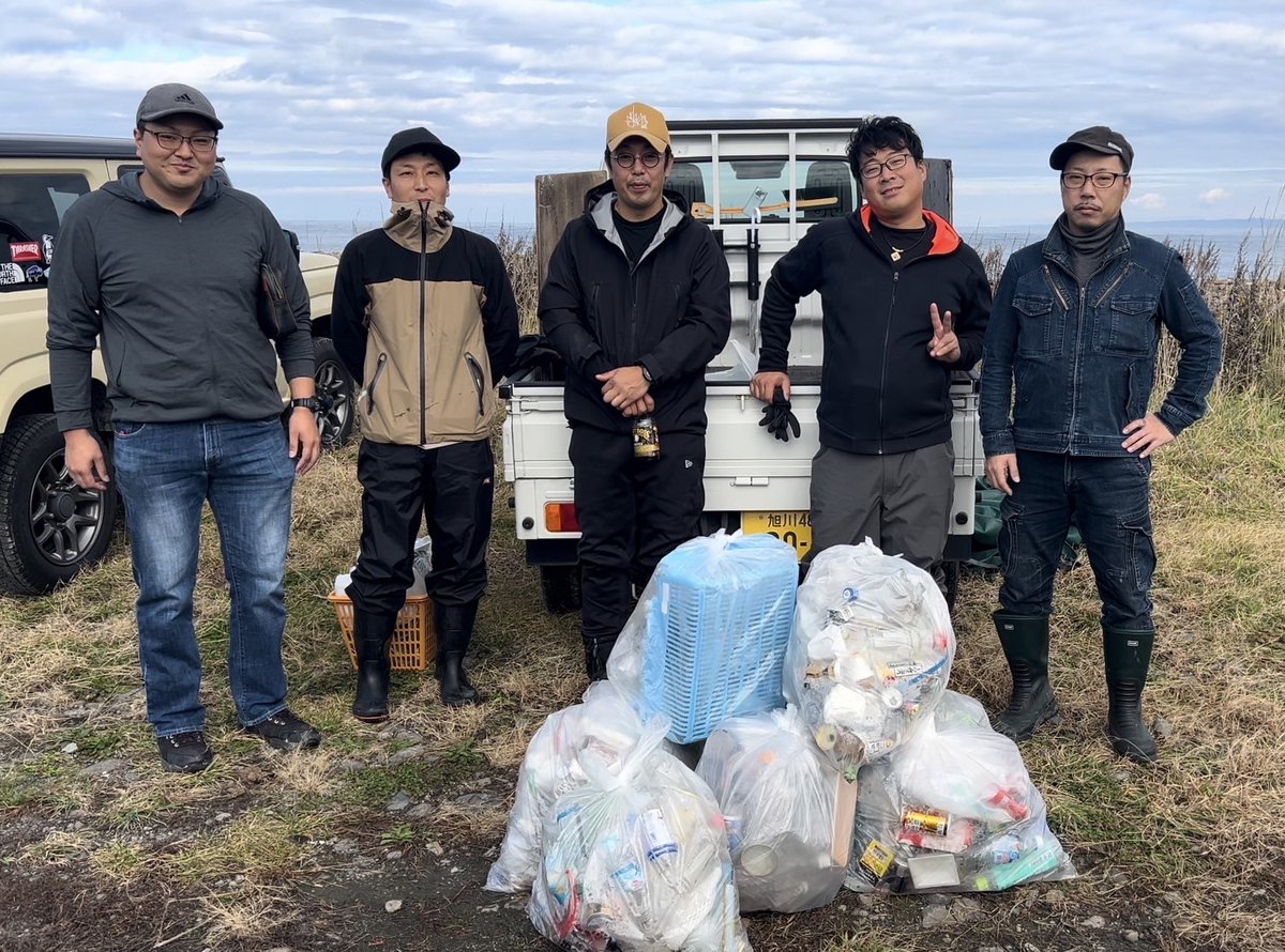 ryu_vell's tweet photo. 今年も箸別のシーズンが終了し有志を集めゴミ拾い完了となりました🙆

また有志以外にも個人的なゴミ拾いして頂いた方々ありがとうございます。

そのおかげか去年より少ないゴミ回収だったかと思います。

「いつかは０ゴミ」を目指して来年もシーズン迎えられたらと思います。 https://t.co/spxyPKKkHt