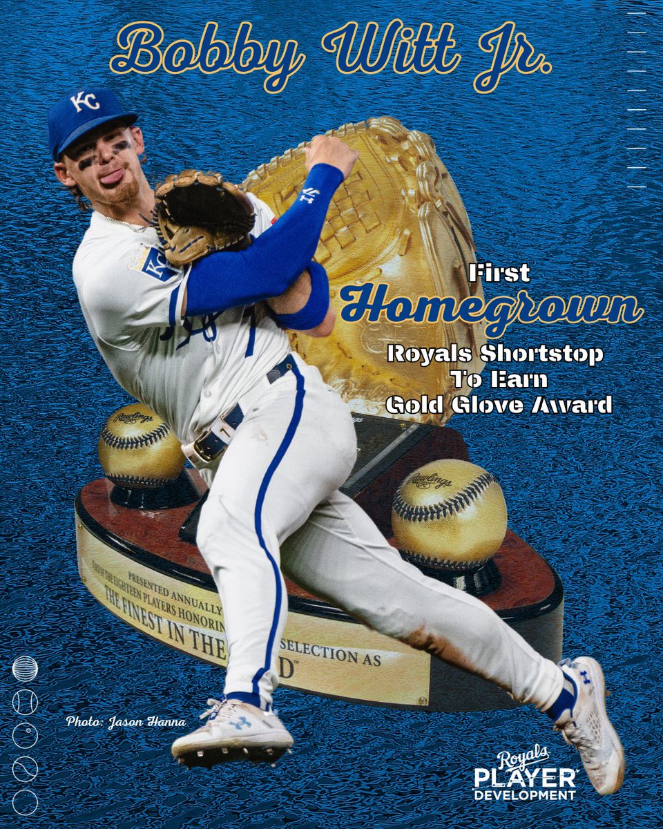 It’s GOLD for Junior! 

#RaisingRoyals 🧱x🧱