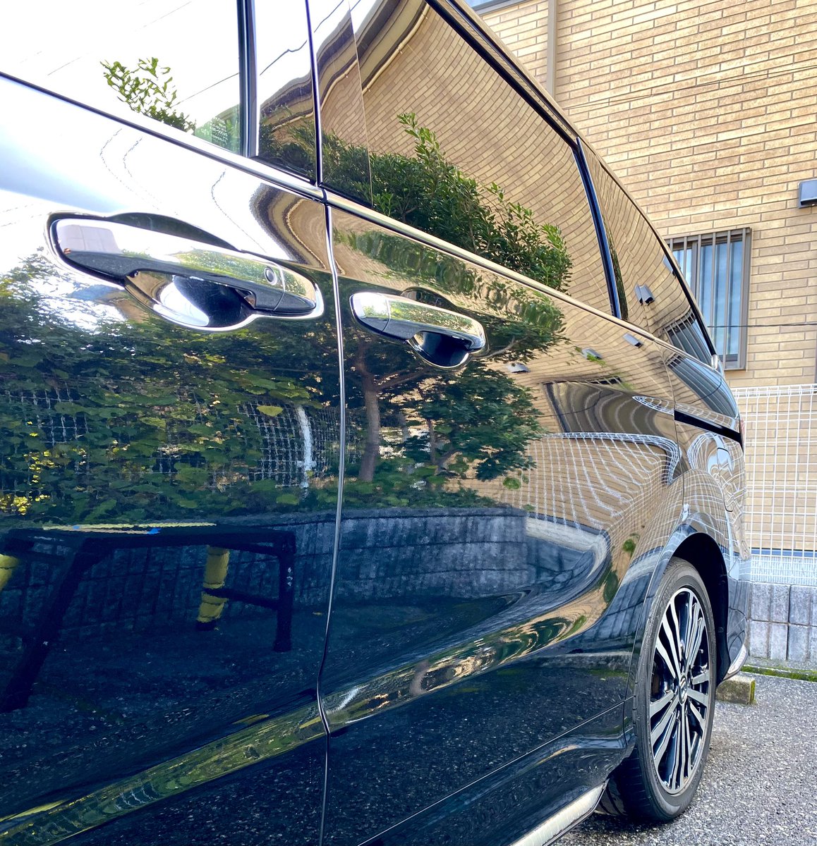 Yutatarc1's tweet image. オデッセイ洗車終わり👍
カミカゼ　アシッドシャンプー
　　　　　↓
　　　　ココシャン
　　　　　↓
ジェントル　ブランシェウォーター
あとHDFのステッカー貼りました😊👍

#HDF
#GENTLE