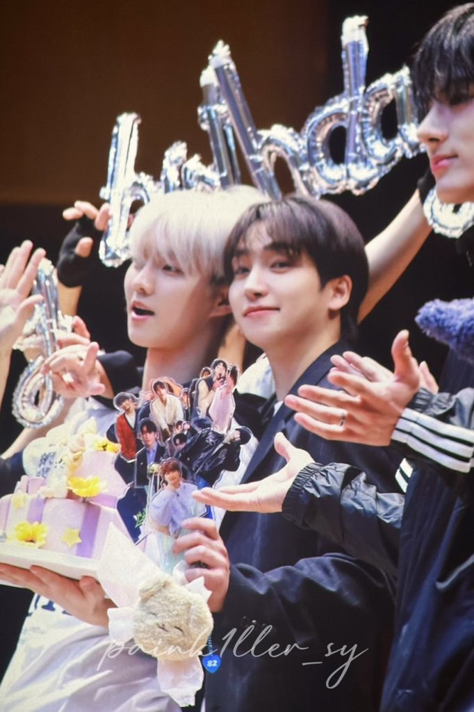 241103
미니레코드 대면

#상상을_뛰어넘을_상연의_스물아홉
#DEAR_MY_ONLY_YEON

#THEBOYZ #SANGYEON 
#더보이즈 #상연 
#ジュヨン #サンヨン