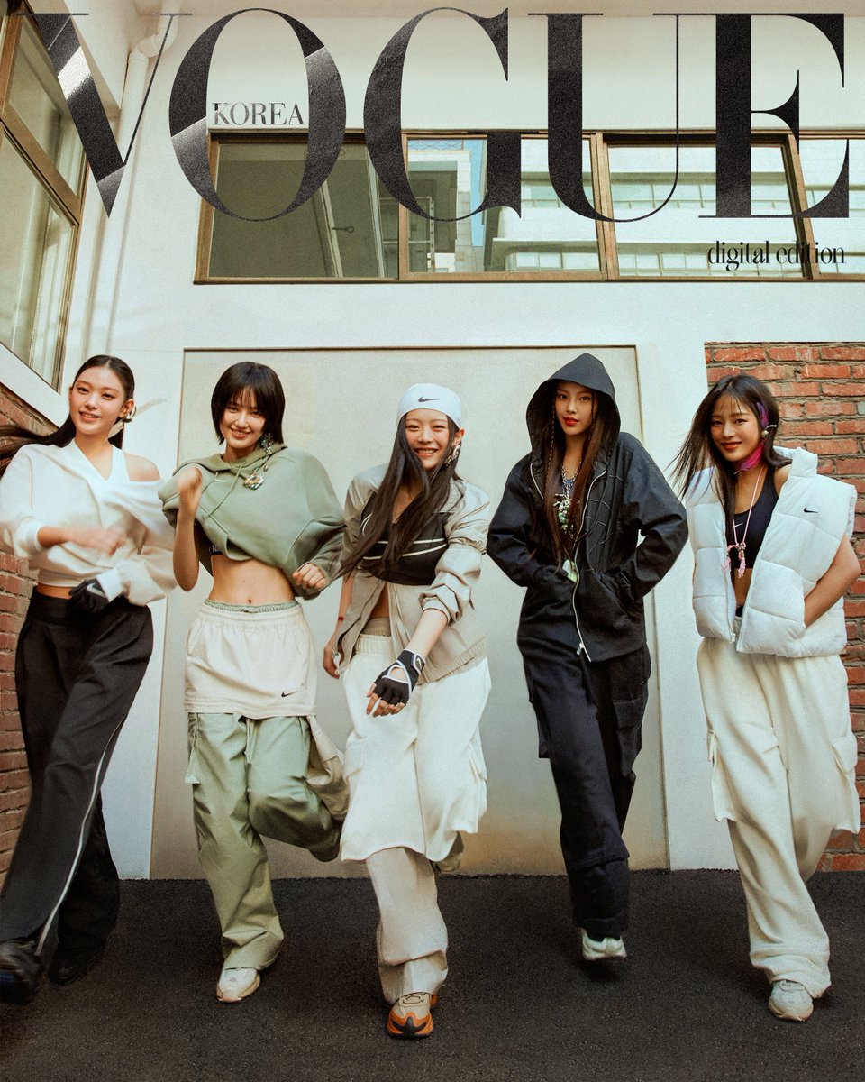 韓国雑誌　NEWJEANS ハニ　VOGUE KOREA 未使用品 韓国 雑誌 VOGUE Korea 2025年 1月号 (NewJeansのハニ表紙) E