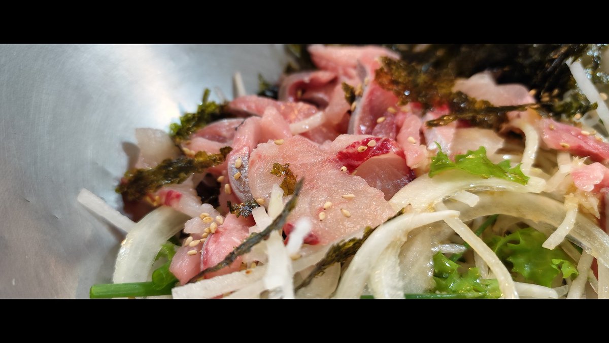 제철 생선을 막 썰어 야채와 비벼먹는데 맛이 없을수가!!!! #영일만 #사당동 #회밥