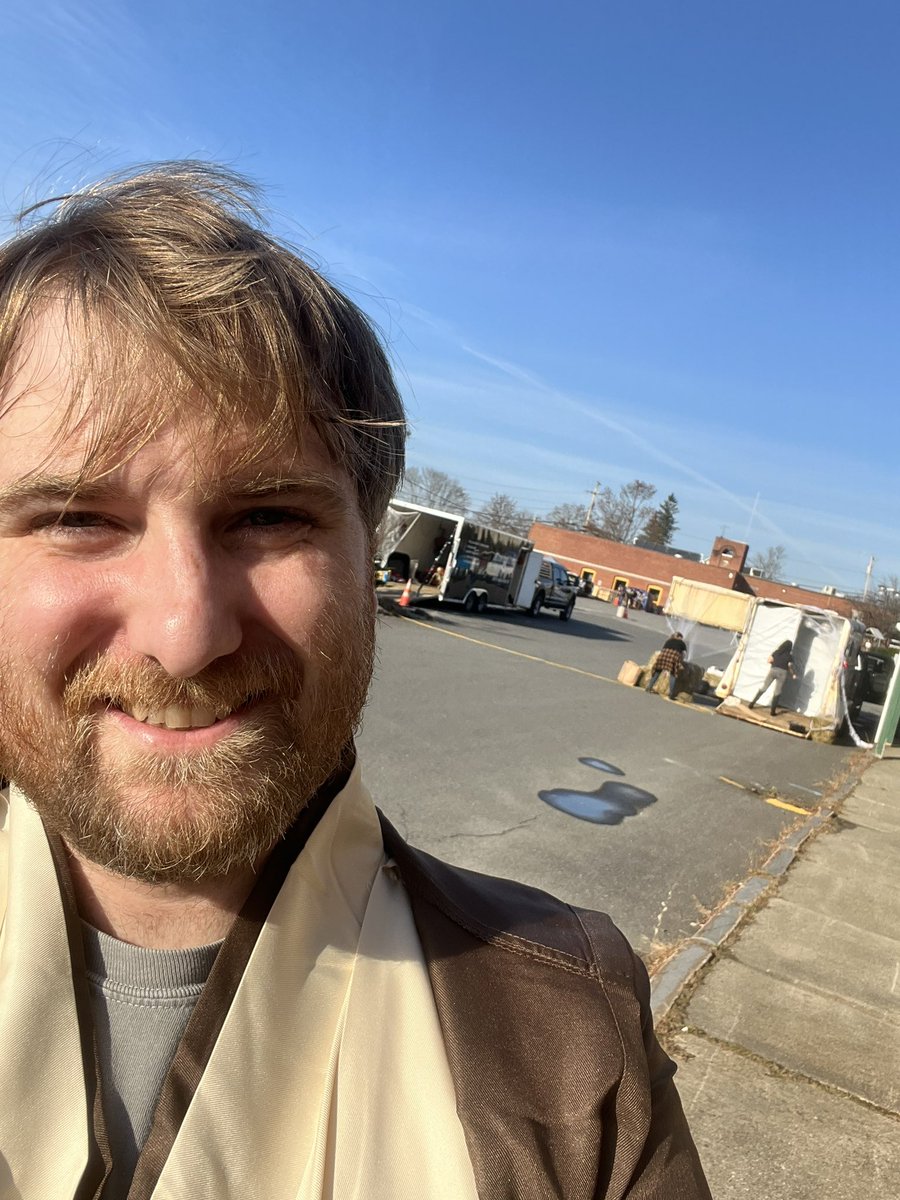 eefinbruh's tweet photo. @jay13x Does a pic of me voting for myself count?? What if I was dressed like Obi-Wan when I did it?? https://t.co/X452lqvT1p