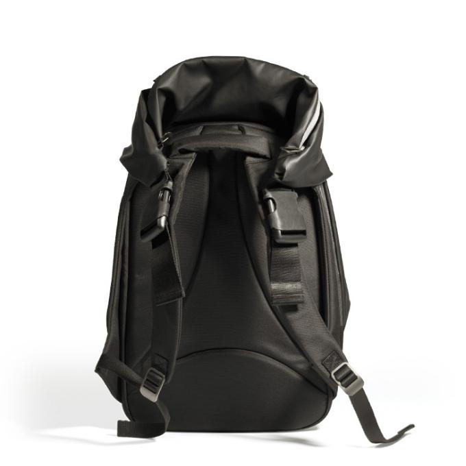 UnicunShop's tweet image. Rainy day got you down? 🌧️ This backpack's built-in hood will keep you dry AND stylish! 😎  Plus, it's anti-theft so your stuff stays safe. Win-win! unicun.com/product/comput… 🎒☔  #backpack #antitheft #waterproof #style