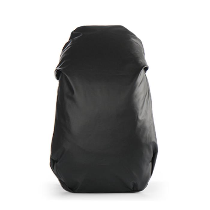 UnicunShop's tweet image. Rainy day got you down? 🌧️ This backpack's built-in hood will keep you dry AND stylish! 😎  Plus, it's anti-theft so your stuff stays safe. Win-win! unicun.com/product/comput… 🎒☔  #backpack #antitheft #waterproof #style