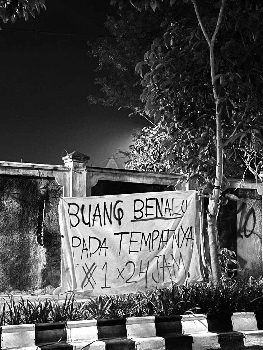 campusbois1923's tweet photo. #ManajemenGoblok
#AbudOut
#RizalOut
#HanafingOut
#YogieOut https://t.co/LVTKYl5lIk