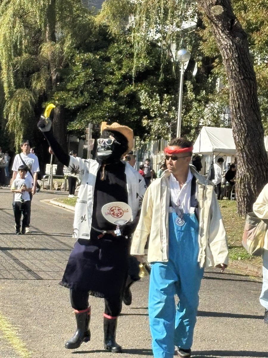 pnlozwA9H3qkcTY's tweet image. 漁港年内最後のライブin海洋大学・海鷹祭、とても賑やかで大盛況でした!
漁港2人の他に、泉銀ではお馴染みのブラザーゲンさんにゴリラのゴンちゃんもいてとても盛り上がりました!
乗船頂いた漁師・海女の皆鯖ありがとうござい鱒!
来年は漁港25周年になり鱒!これからも応援よろしくおね鯨いたし鱒!