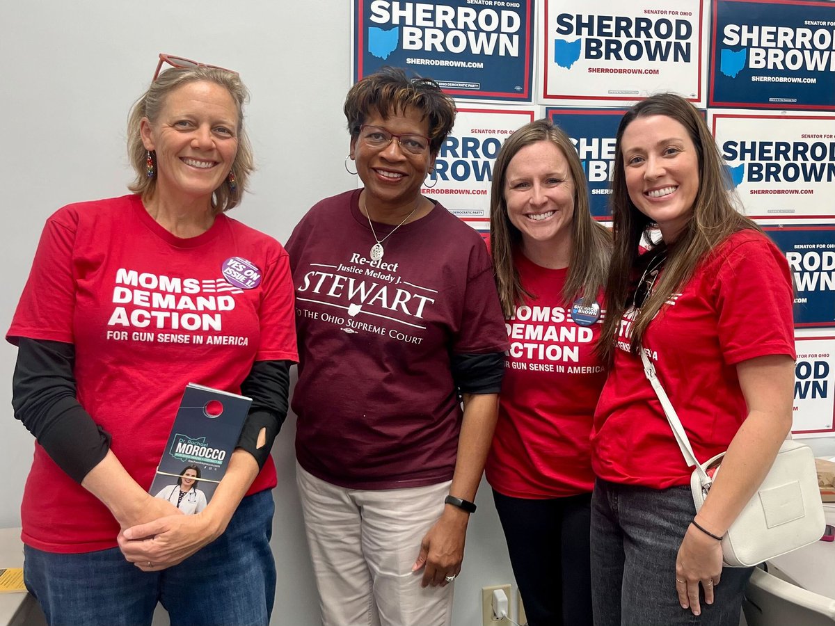 TalentedMuskOx's tweet photo. @MomsDemand out canvassing for #GunSenseCandidates @AnitaSomaniMD 
@SherrodBrown 
@KamalaHarris 
@Liston4Ohio 
And we got to meet State Supreme Court Justice Melody Stewart!!!
@Stewart4OhioSC 
#MomsAreEverywhere https://t.co/vwKy9zwWCh