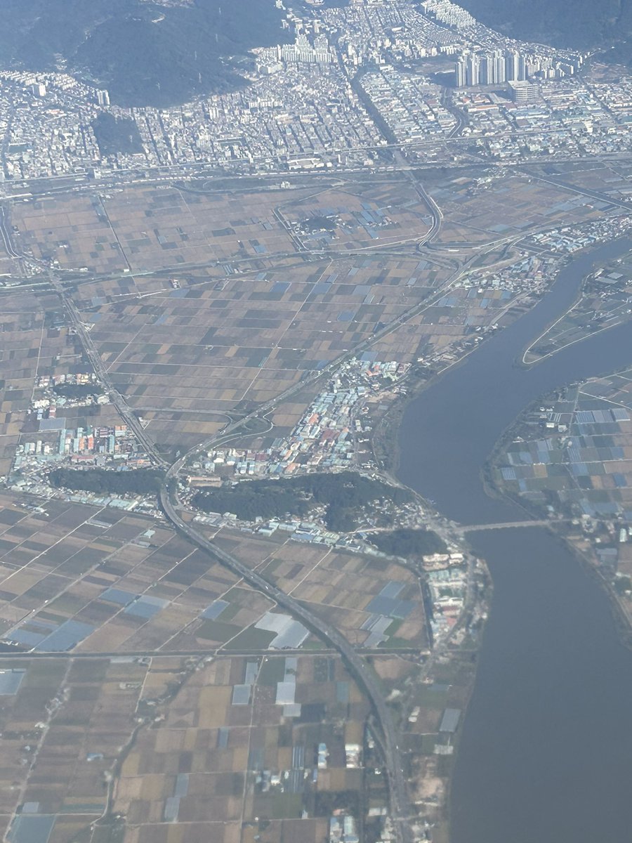 BackInMusashi's tweet image. 帰りの飛行機から倭城見物
金海竹島倭城（キメチュクド倭城） shirolabo.com/waeseong/jukdo/