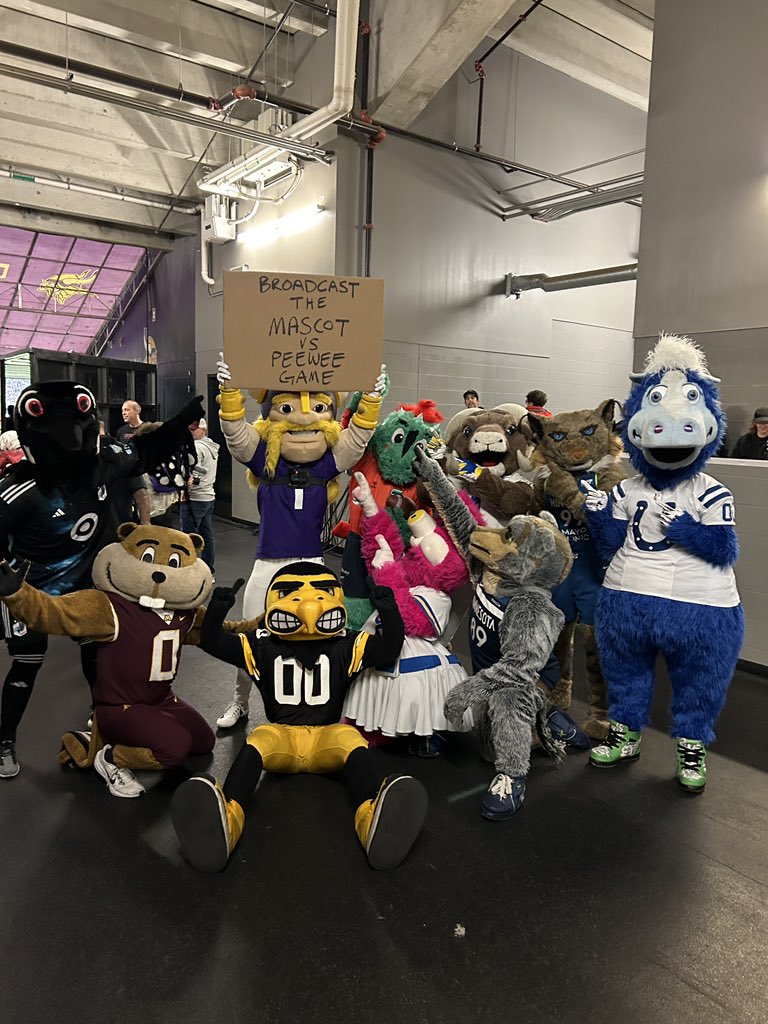 <a href="/SNFonNBC/">Sunday Night Football on NBC</a> this is me begging you