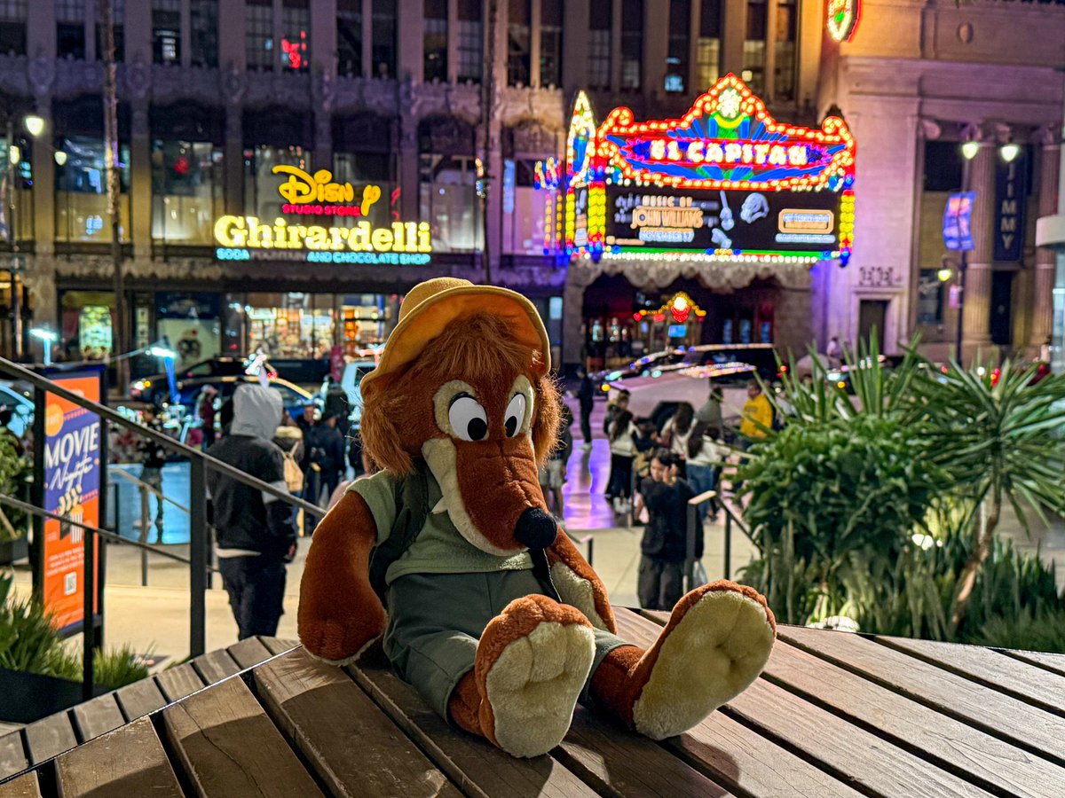 Sammyland6's tweet image. #brerfox at the El Capitan Theater!