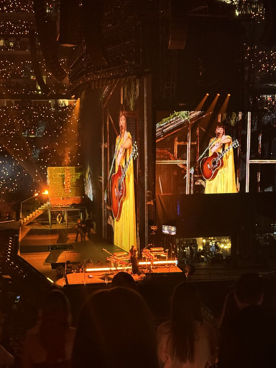 kodysversion's tweet image. folklore cabin 📍indiana 

#IndyTSTheErasTour #TSTheErasTour @taylornation13