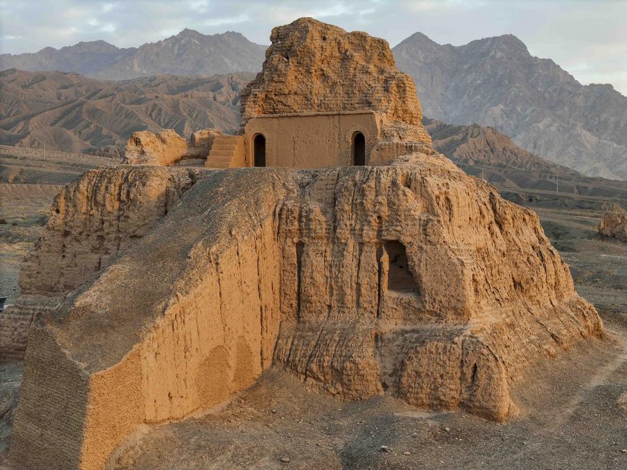 DNeilSchmid's tweet photo. Nice drone footage of #Subashi temple complex #苏巴什佛寺遗址 near Kuche in link
https://t.co/MoaJFteswO
#BuddhistArchaeology #Taklamakan https://t.co/0GpwxWzsED