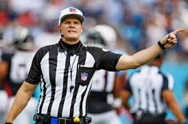bunsmuncher's tweet photo. Would just like to voice my support for this fella right here. Always brings  great explanations for every call, knows how to keep the audience engaged. Clay Martin what a guy #RefOfTheYear https://t.co/6PvAs0Ruyb