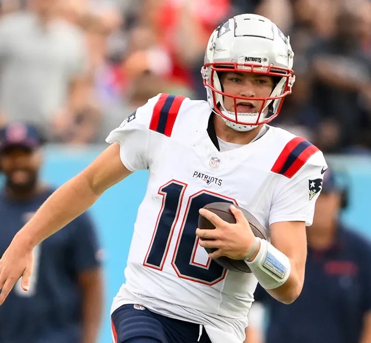 MLFootball's tweet photo. WILD: #Patriots rookie quarterback Drake Maye was responsible for 301 of his team's 316 total yards.  

🤯

NEW ENGLAND NEEDS TO GIVE MAYE MORE HELP. https://t.co/BLYPRAJUiC