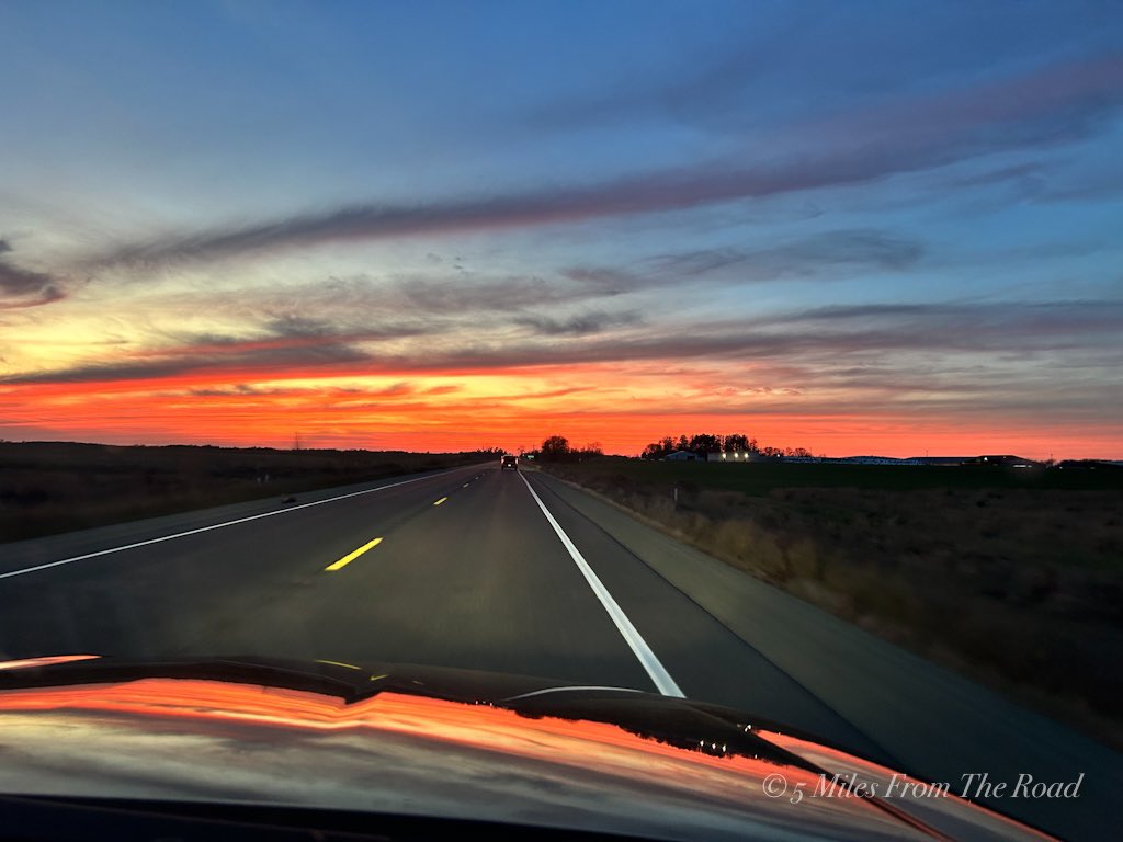 5MilesFromTheRd's tweet photo. Sunset on the road -

#iPhone14 #nature #photography #sunset #reflect https://t.co/0A5ewm9NOa
