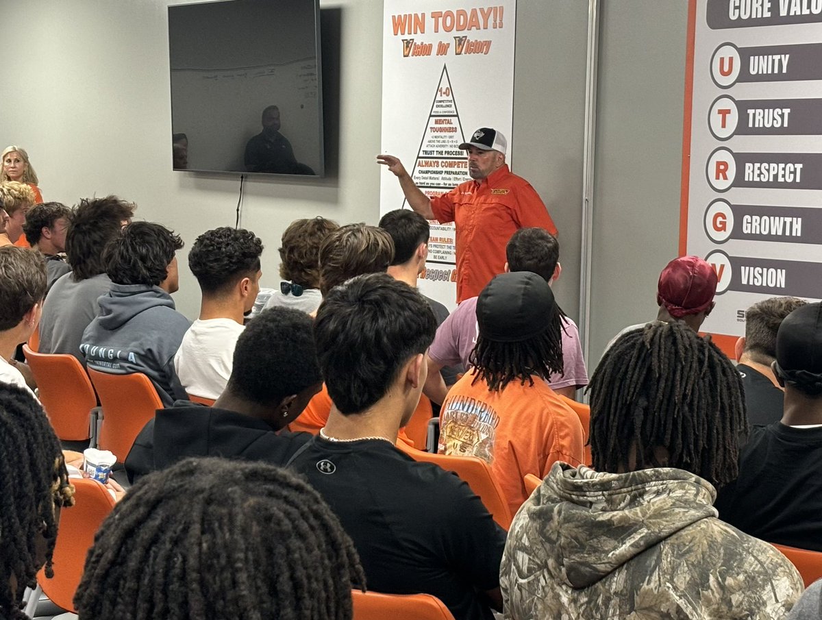 CoachTBush's tweet photo. Another great team meeting this afternoon focusing on professional development.  We had the pleasure of hearing from our very own UTRGV President Dr. Guy Bailey.  He has a great story of what he’s done to get where he is today, and what it takes to be successful!!
#WinToday✌🏼 https://t.co/Zt0PsNiRAB