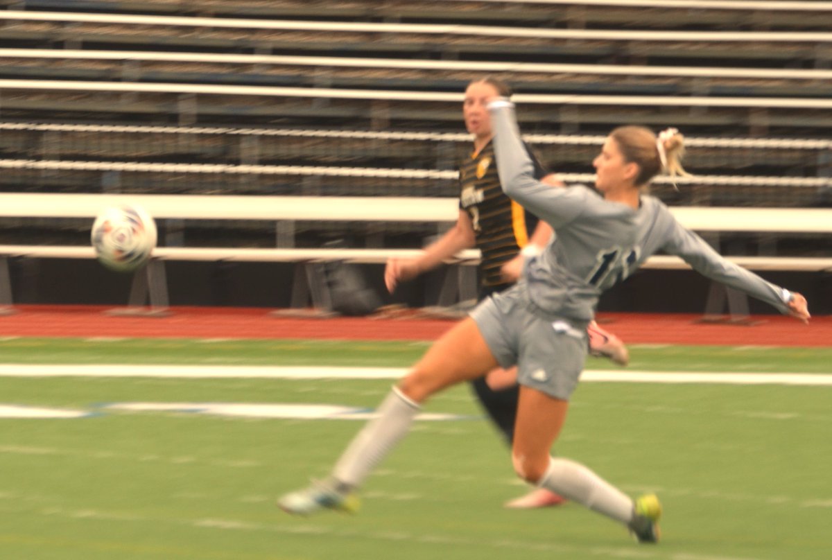. <a href="/j_osieboyle13/">Josie Boyle</a>'s called shot gives No. 20-ranked <a href="/IchabodWSOC/">Washburn Soccer</a> 1-0 win over No. 15 Griffons. <a href="/wusports/">Washburn Athletics</a> <a href="/WashburnUniv/">Washburn University</a> <a href="/baldwinhssports/">Baldwin High School</a> ...
loom.ly/0XbEIZM